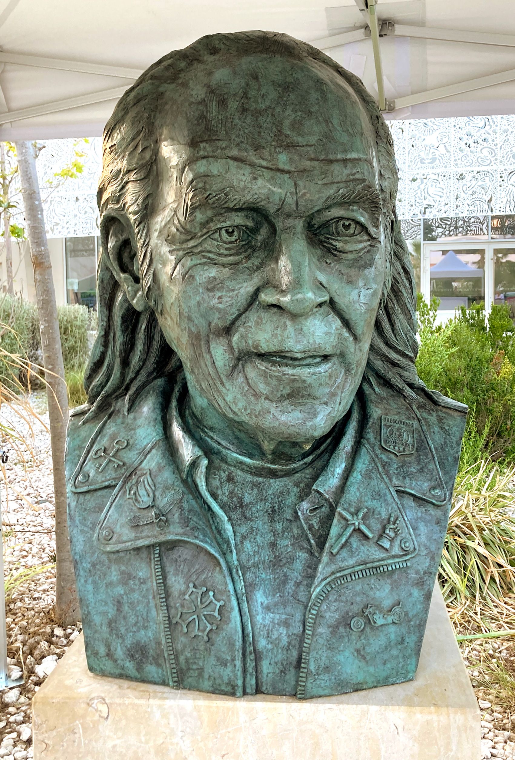 Buste monumental en bronze de Guy Gilbert