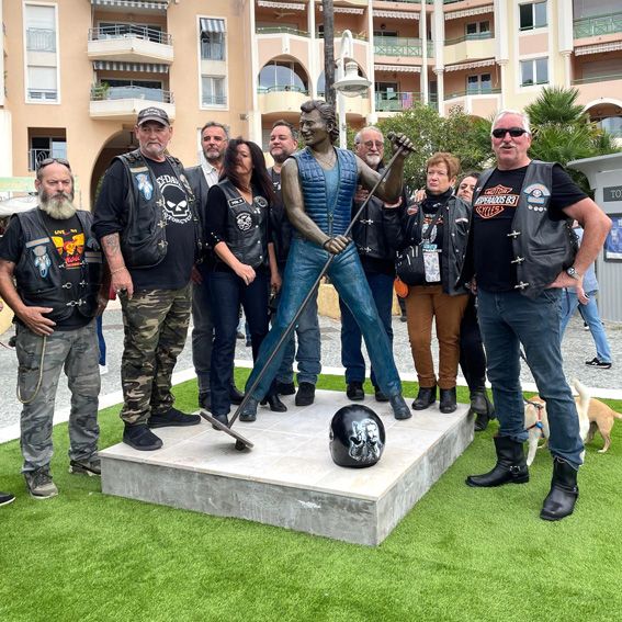 Statue en bronze de Johnny Hallyday