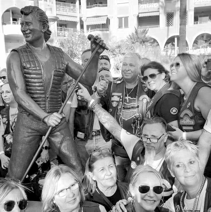 Statue en bronze de Johnny Hallyday
