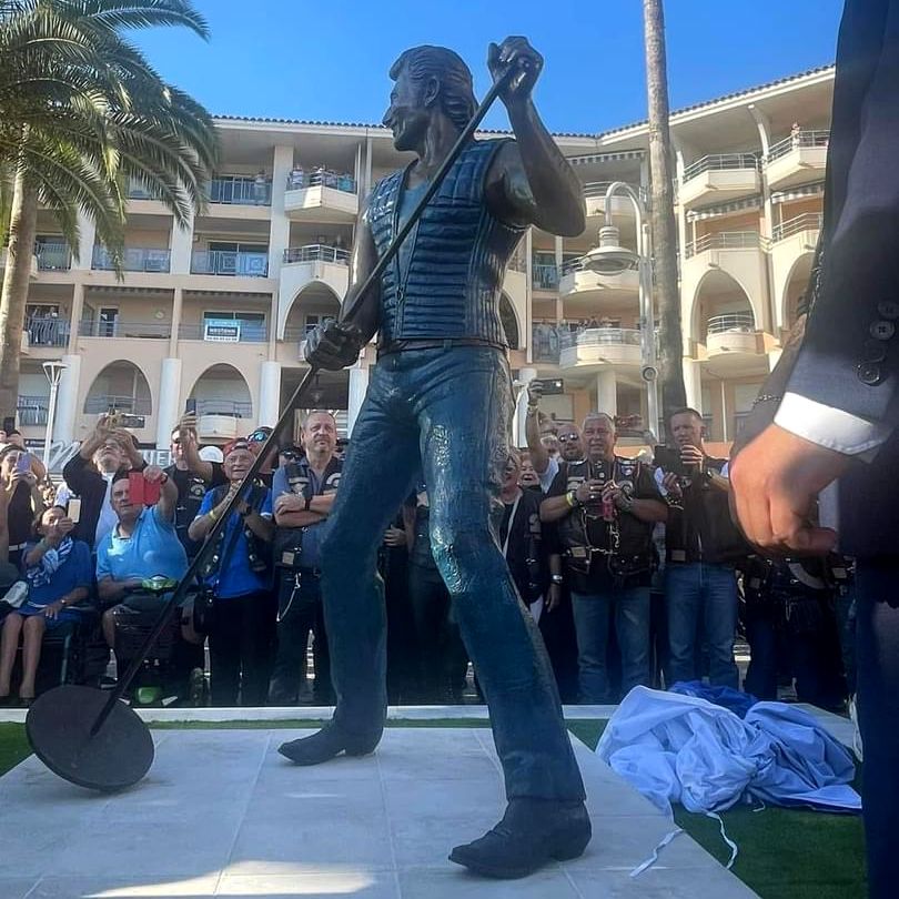 Statue en bronze de Johnny Hallyday