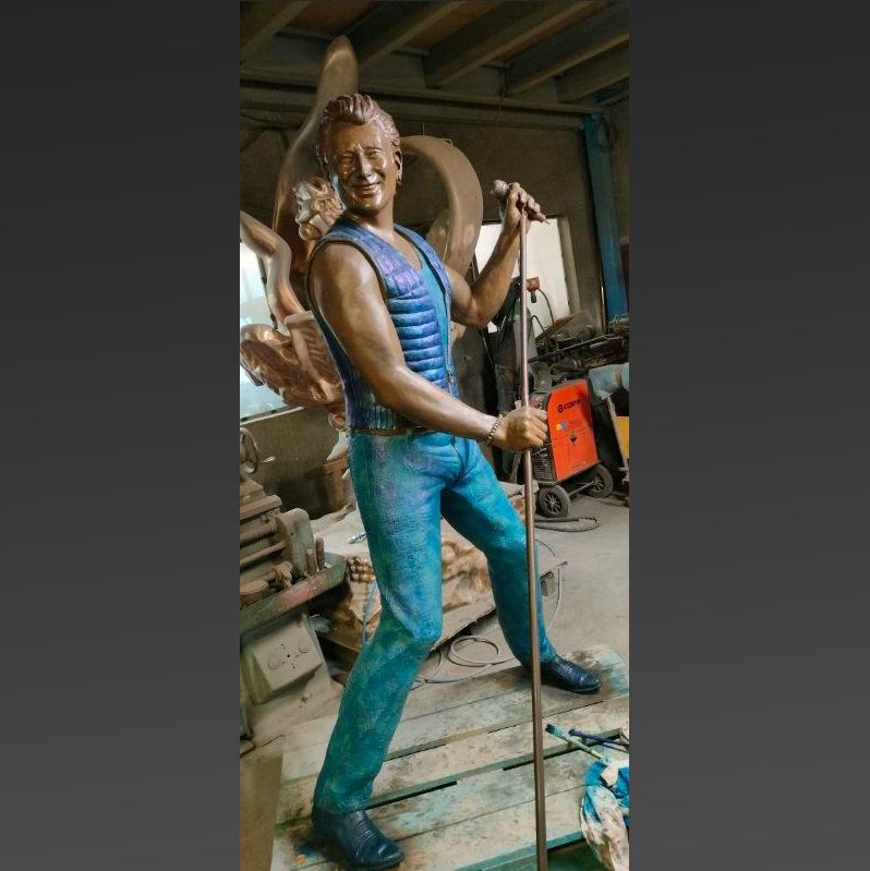 Statue en bronze de Johnny Hallyday