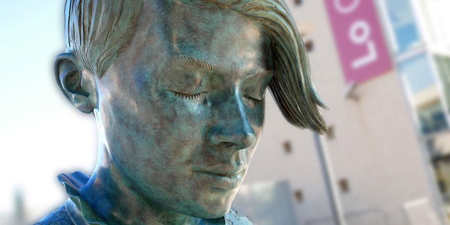 Buste monumental femme sophie scholl en bronze