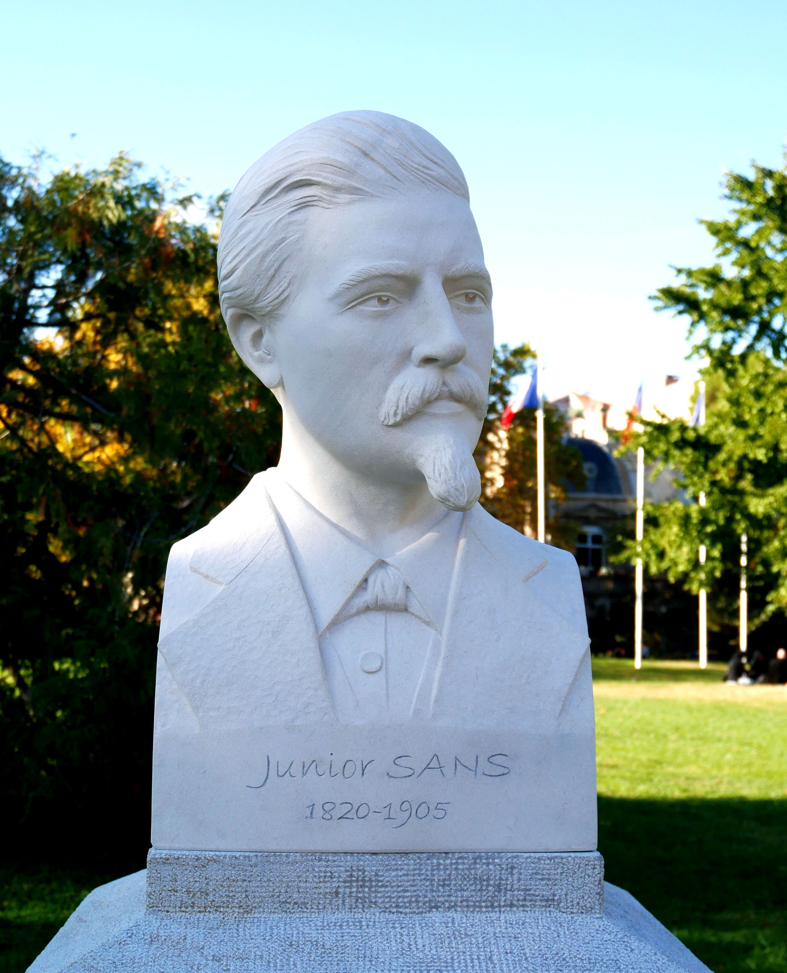 Sculpture buste en pierre de Lens par Olivier delobel