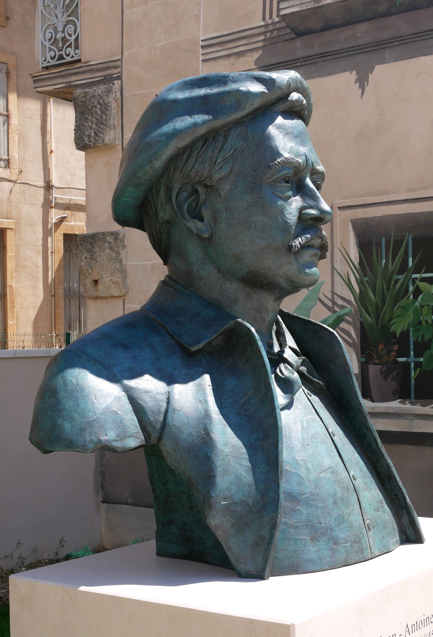 Buste monumental en bronze d'Antonin Injalbert