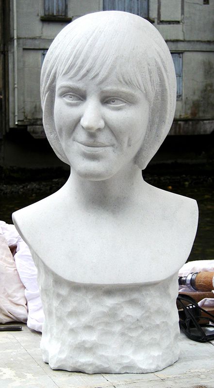 Sculpture buste en marbre de Saint-Béat  par Olivier delobel